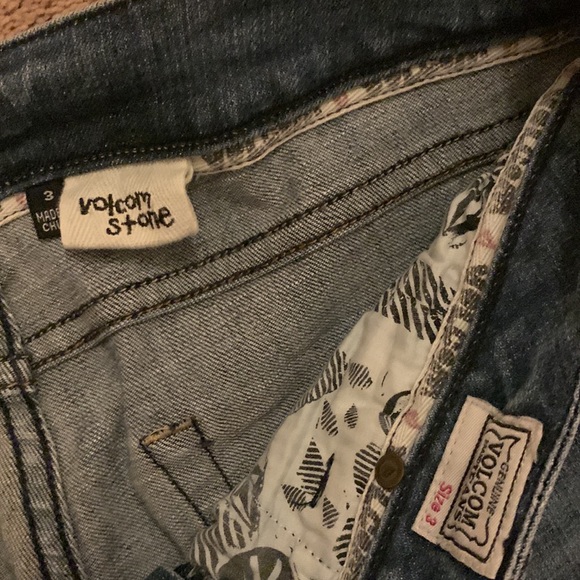 VOLCOM Vintage Cropped Skinny Jeans, size 3 - Picture 4 of 6